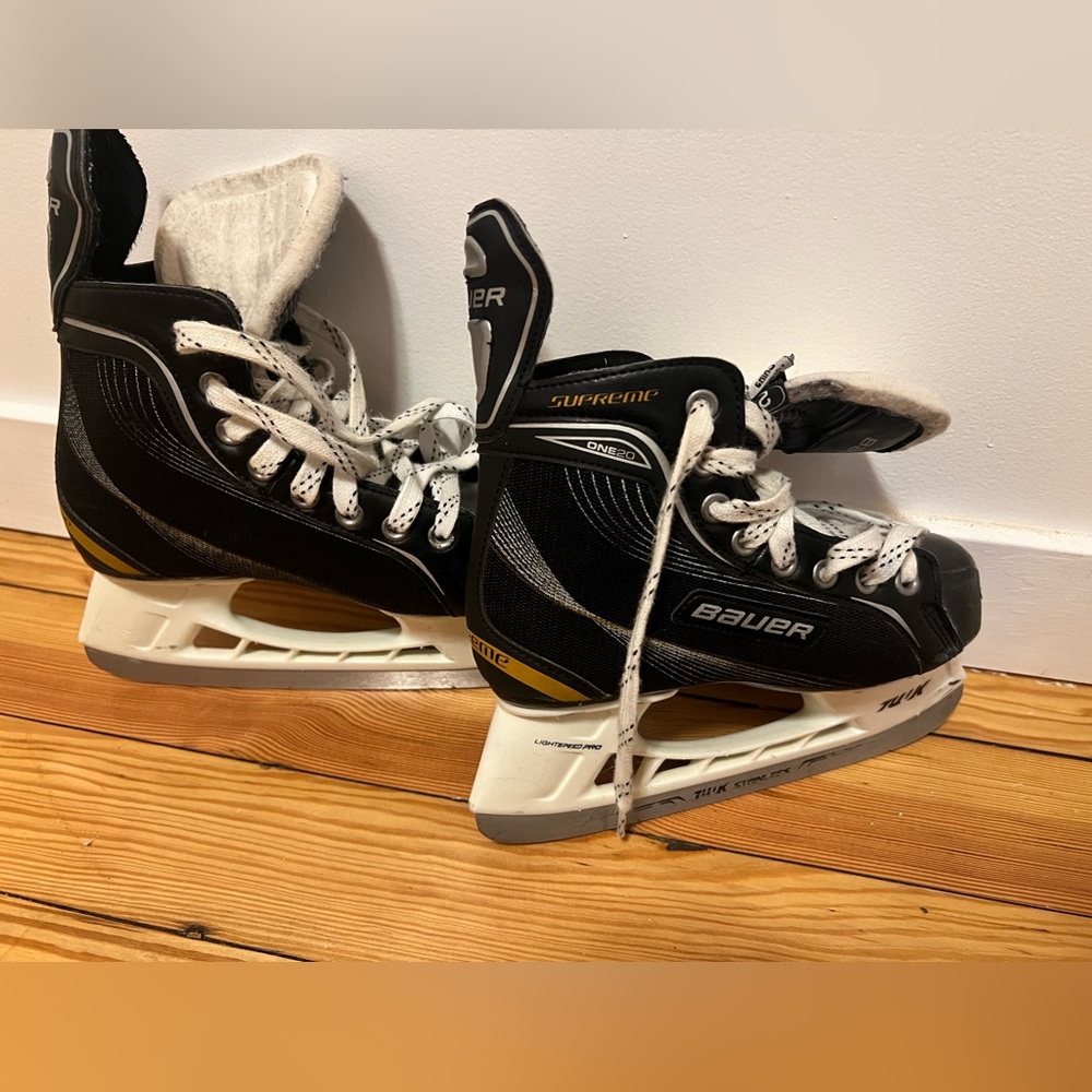 Bauer hockey skates youth size 2